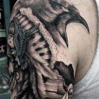 Oldschool Stil  mit schwarzer Tinte Adler  Vogel Tattoo am Arm
