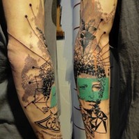 Tatuaje en el antebrazo, mujer abstracta, estilo geométrico
