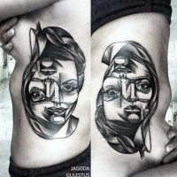 Tatuaje en el costado,  mujer surrealista extraordinaria, estilo abstracto