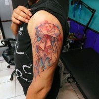 Tatuaje en el brazo, medusa exclusiva de varios colores
