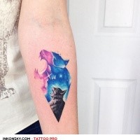Original geformtes farbiges Unterarm Tattoo mit der Katze