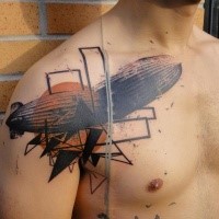 Photoshop Stil farbiges Schulter und Brust Tattoo mit Luftschiff