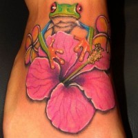 Pink hibiscus flower with green frog tattoo on foot