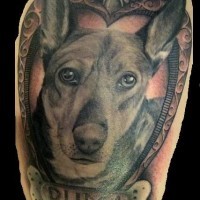 Tatuaje del retrato de un perro nombrado puma