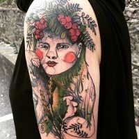 Retrato estilo diseñado tatuaje del brazo superior del retrato de la mujer por Joanna Swirska