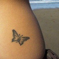 Hübsches einfaches Schmetterling Tattoo am Rücken