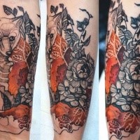 Fantasia psichedelica di Joanna Swirska tatuaggio di volpe con fiori