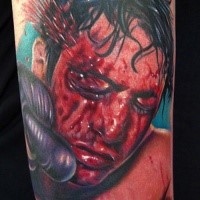 Echtnaturgetreues farbiges blutiges  Gesicht des Boxkämpfer Tattoo auf der Schulter
