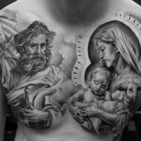 Schwarzweißes religiöses Tattoo wie echtes Foto an der Brust