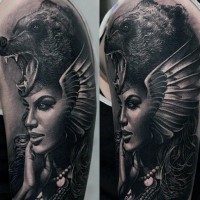 realistico foto nero e bianco molto dettagliato fantastica donna tatuaggio su braccio