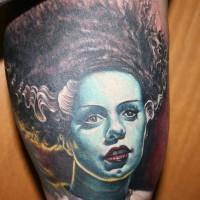 Reales Foto gruselige Frau Horror Tattoo am Bein