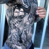 realistico foto molto dettagliato bianco e nero a tema nautica tatuaggio pieno di corpo