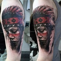 Sehr detaillierte bunte traurig indianische Frau Tattoo am Oberarm