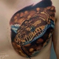 Realismus Stil farbiges Brust Tattoo mit großer Schlange