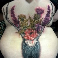 Realismus Stil großes farbiges Rücken Tattoo von Hirschschädel und Wildblumen