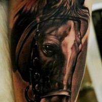 Tatuaje en la pierna, caballo triste
