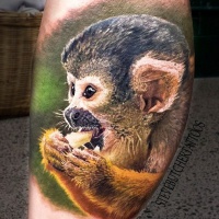 Tatuagem de macaco pequeno realista por Steve Butcher