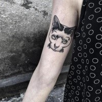 Realistic looking biceps tattoo of cat head