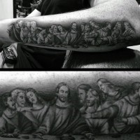 realistico quadro nero e bianco cena del signore tatuaggio su braccio