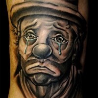 realistico pagliaccio in lacrime tatuaggio