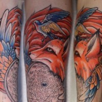 Tatuaje en el antebrazo, zorro rojo y ave