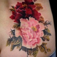 rosa rosso fiori peone tatuaggio su costolette