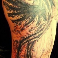Tatuaggio pittoresco sulla gamba l'uccello bianco nero
