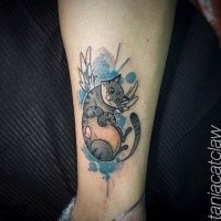 Romântico para meninas como tatuagem de braço colorido de gato com asas de anjo