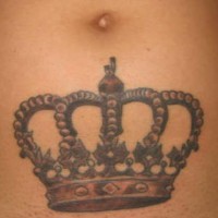 corona reale inferiore del ventre tatuaggio
