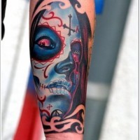 Tatuaggio carino sul braccio  Santa Morte con gli occhi rossi
