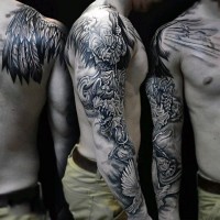 Scharfes Design schwarzer und weißer fantastischer Engel Krieger Tattoo am Ärmel mit Drachen und Taube