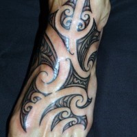 Sharp tribal style ornament black and white tattoo on foot