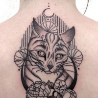 Simple black ink back tattoo of sweet cat with flowers