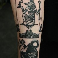 semplice inchiostro nero vari  simboli tatuaggio su braccio