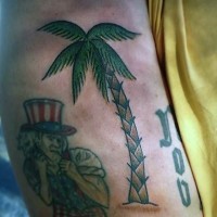 semplice colorato albero palma tatuaggio su braccio