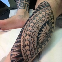 Simple designed black and white Polynesian ornaments tattoo on leg
