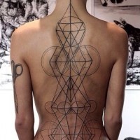 semplice disegno inchiostro nero 3D geometrico tatuaggio pieno di schiena