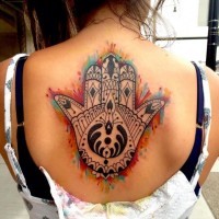 Einfaches Design mit schwarzer Tinte Tattoo am  oberen Rücken von Hamsa Hand