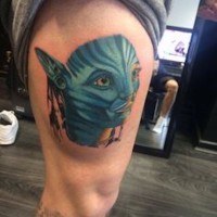 Tatuaje en el muslo, 
retrato inacabado de héroe Avatar