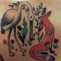 Einfaches hausgemachtes Rücken Tattoo mit verschiedenen Tieren