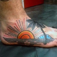 Tatuaje en el pie, palmera y puesta del sol interesantes