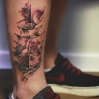 Einfaches im illustrativen Stil Oberschenkel Tattoo mit Segelschiff