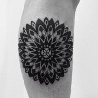 Simple little black ink flower shaped ornament tattoo on leg
