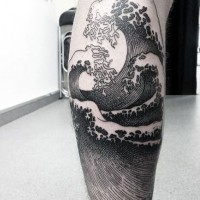 semplice massiccio inchiostro nero onde grande tatuaggio su gamba