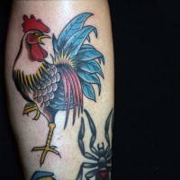 Tatuaje en la pierna, gallo lindo multicolor, estilo old school