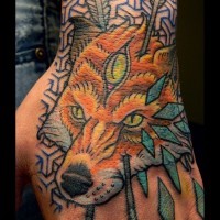 semplice dipinta colorato volpe fantasia con frecce tatuaggio su braccio