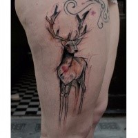 Einfach aussehendes im Skizze Stil Oberschenkel Tattoo mit Hirsch