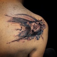Sketch Stil schwarzweißes Schulter Tattoo mit Rochen