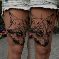 Sketch Stil schwarzes Oberschenkel Tattoo mit Fuchsgesicht