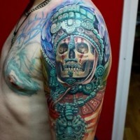 Tatuaje en el brazo,
 cráneo con joyas, periodo prehispánico